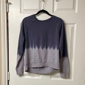 Athleta crewneck sweatshirt, in perfect condition , woman’s size s , color blue